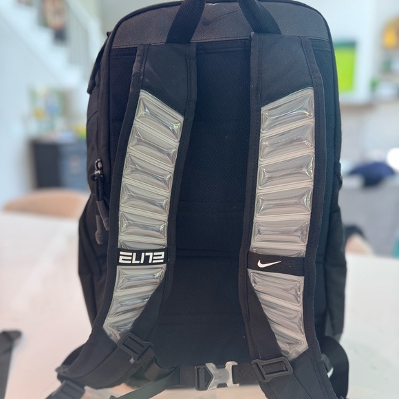 Nike Elite Pro Basketball Backpack. Excellent used condition- barely used. - Picture 4 of 8